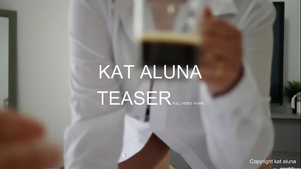 Je lui vide les couilles bien pleines au réveil